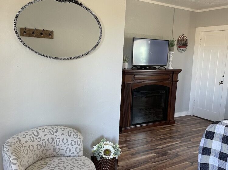 ホテル Millz Manor At Fall River Millz