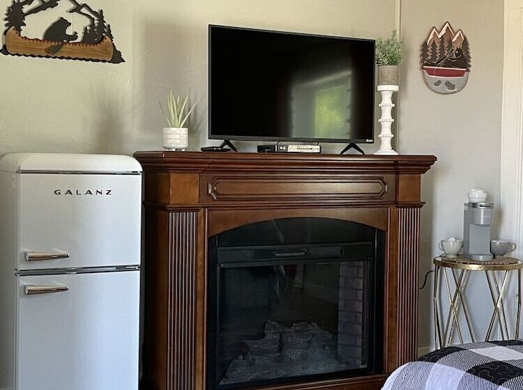 ホテル Millz Manor At Fall River Millz