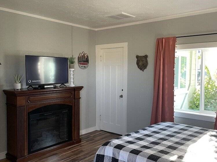 ホテル Millz Manor At Fall River Millz