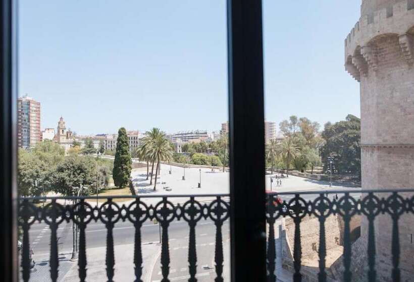 فندق Myr Puerta Serranos