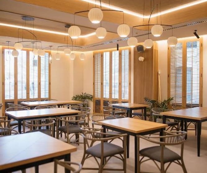 فندق Myr Puerta Serranos