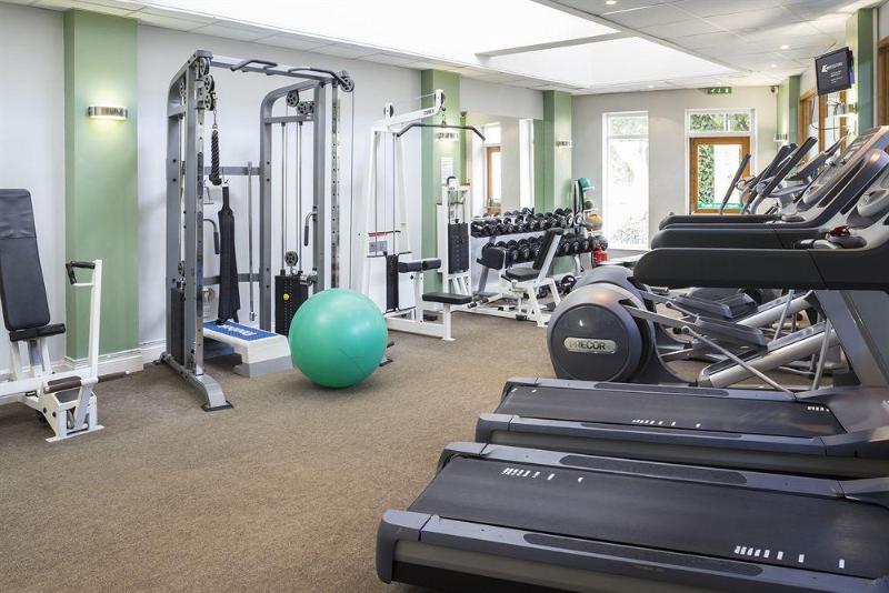 Отель Oakley Court