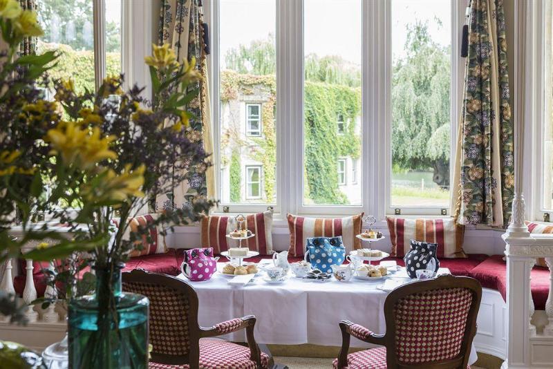 Отель Oakley Court