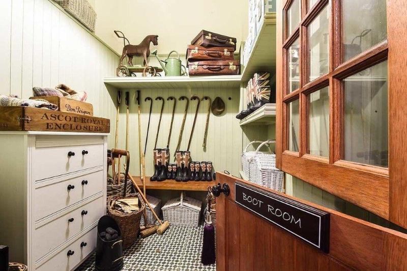 Отель Oakley Court