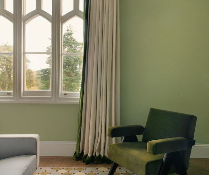 Отель Oakley Court