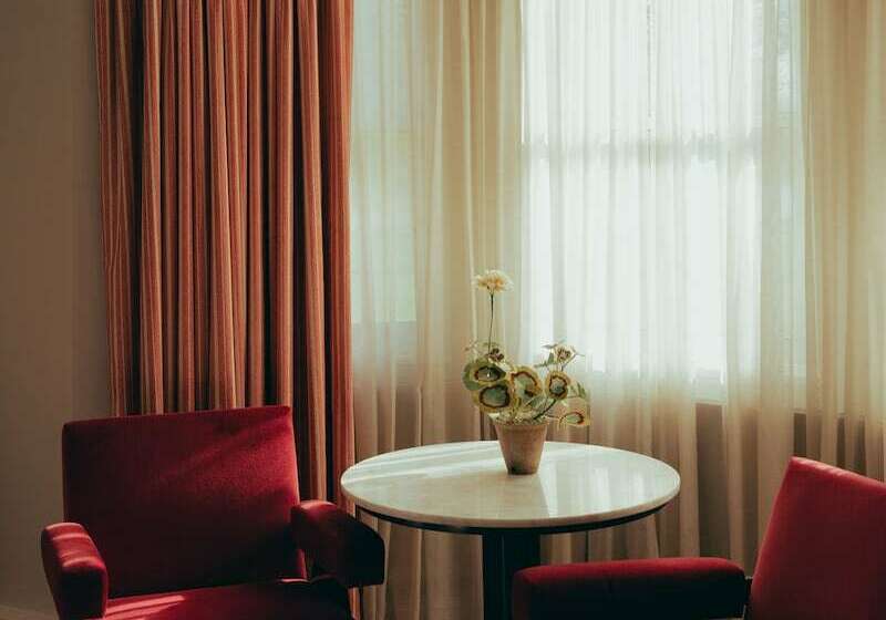 Отель Oakley Court