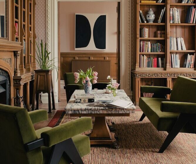 Отель Oakley Court