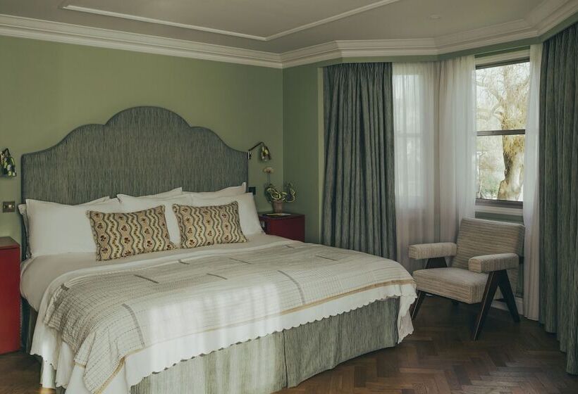 Отель Oakley Court