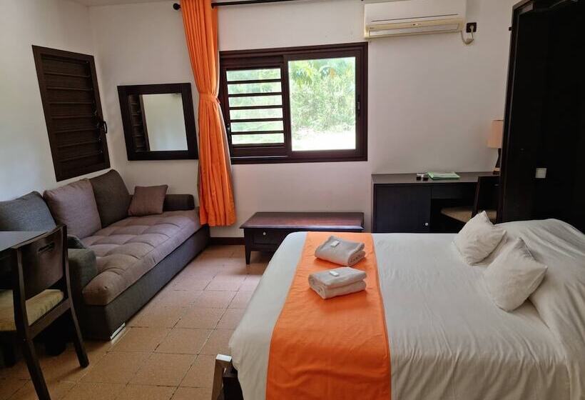 هتل Oasis De Kiamu