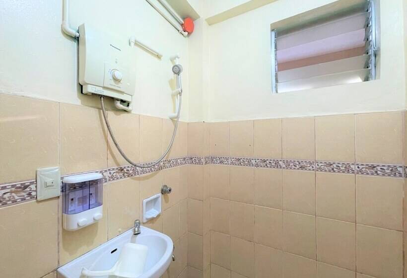 בית מלון כפרי Oyo 876 Escurel Inn Boracay