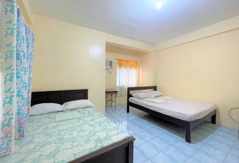 בית מלון כפרי Oyo 876 Escurel Inn Boracay