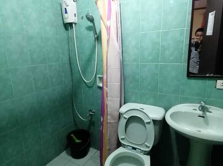 فندق Oyo 879  Lauriens Budget  2