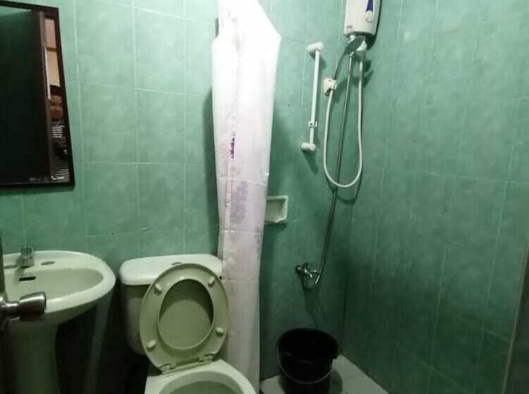 فندق Oyo 879  Lauriens Budget  2