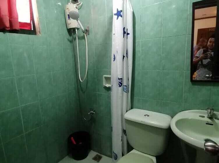 فندق Oyo 879  Lauriens Budget  2