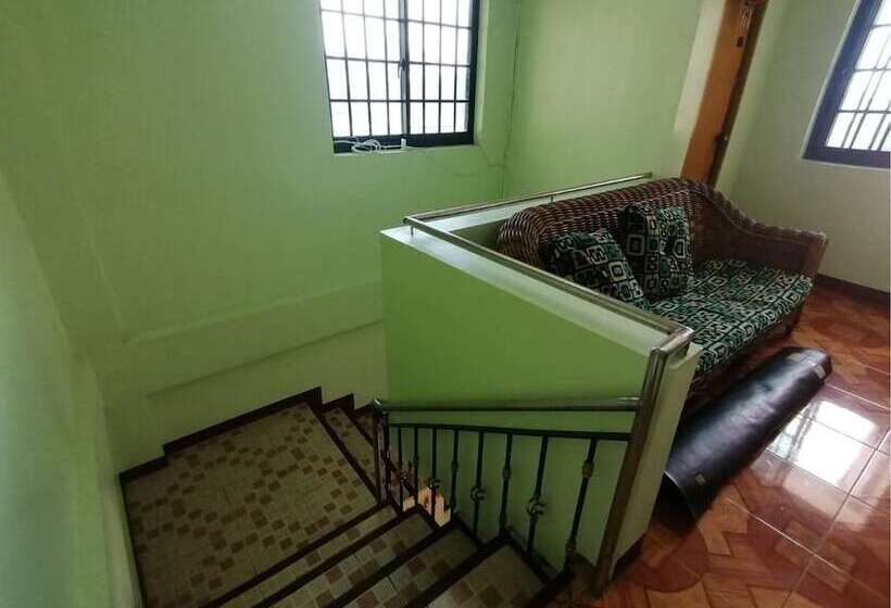 فندق Oyo 879  Lauriens Budget  2