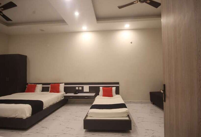 Отель Park Regency S