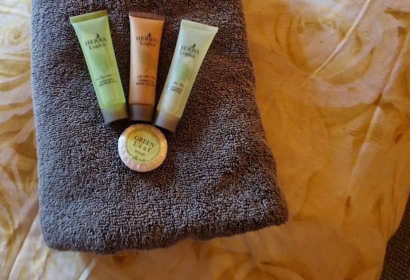 Отель Pineshadow Lodge Dog Friendly, Kenwick Park, Louth