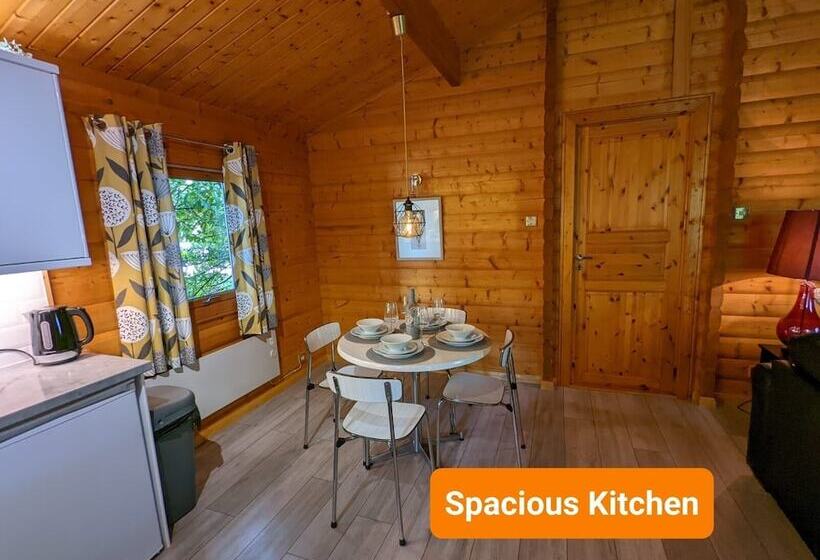 Отель Pineshadow Lodge Dog Friendly, Kenwick Park, Louth
