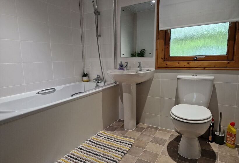 Отель Pineshadow Lodge Dog Friendly, Kenwick Park, Louth