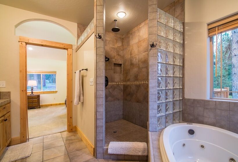 Отель Pineview Lodge