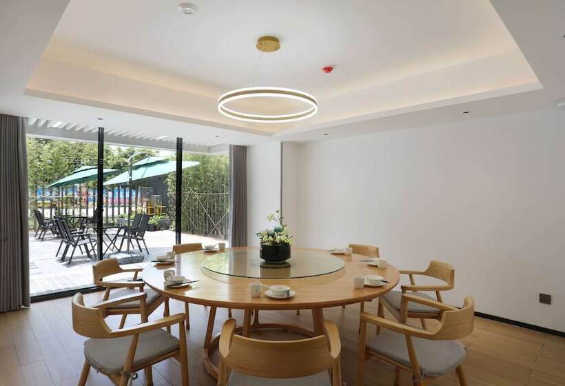 هتل Ramada Encore By Wyndham Jiusuo Downtown