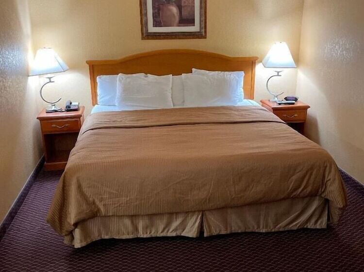 فندق Redwood Inn