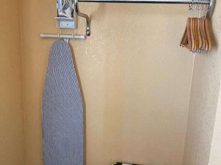 فندق Redwood Inn