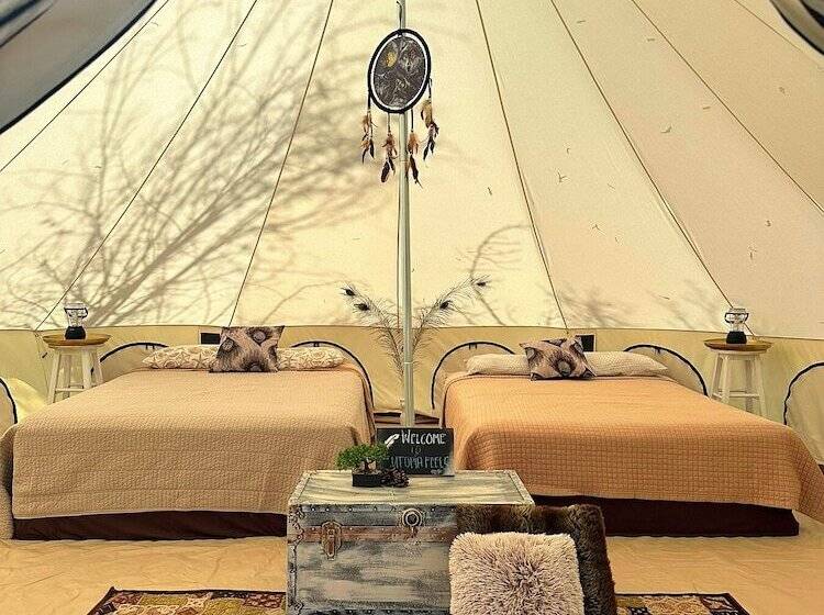 בית מלון כפרי Utopia Feels Botanical Glampground And Micro Farm