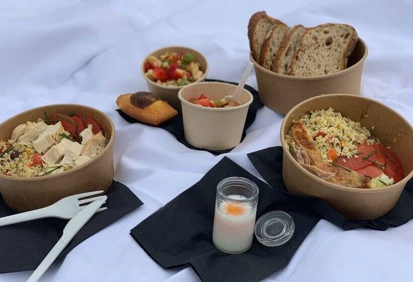 Отель Spa Piscine Le Petit Castel