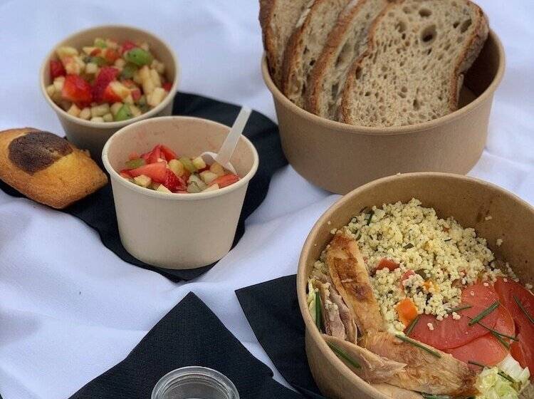 Отель Spa Piscine Le Petit Castel