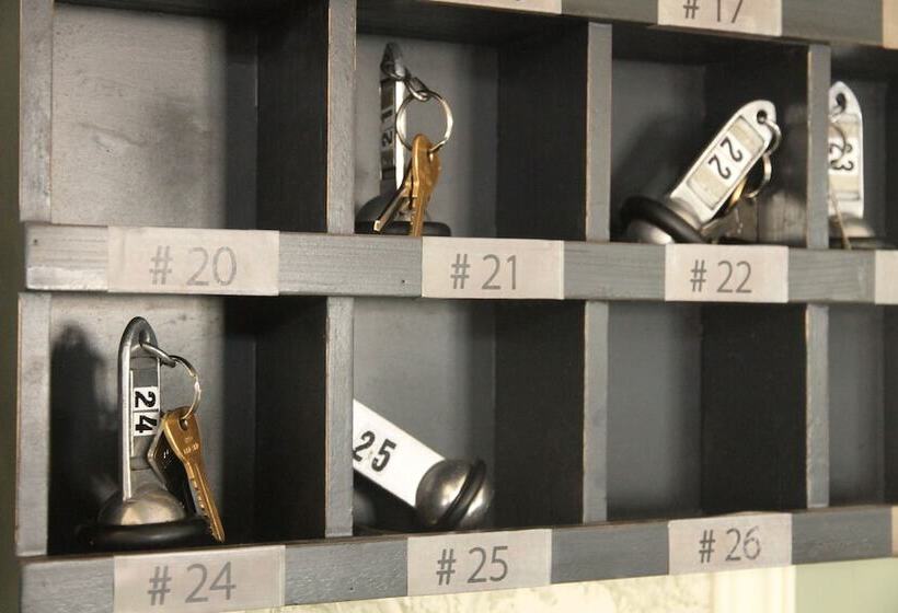 Отель Spa Piscine Le Petit Castel