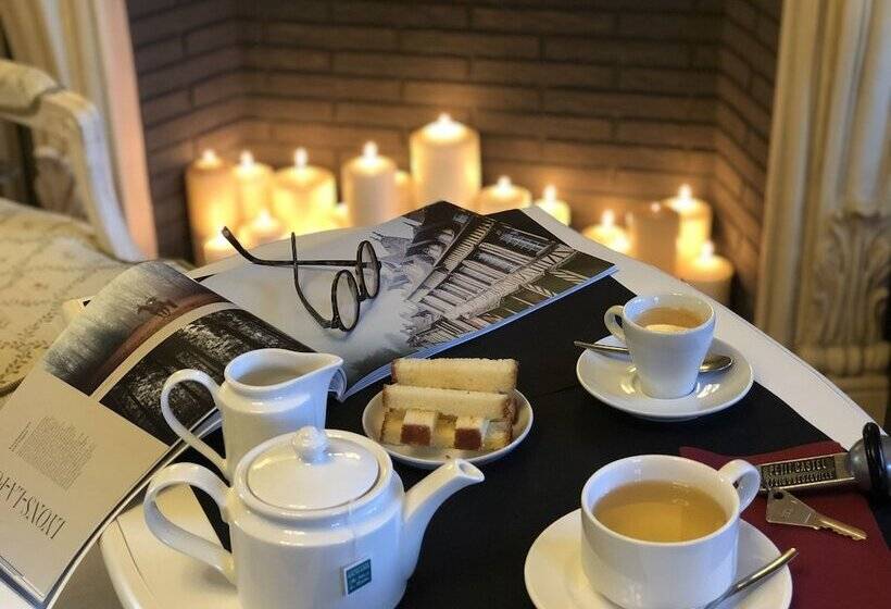 Отель Spa Piscine Le Petit Castel