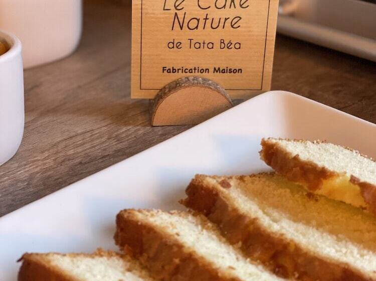 Отель Spa Piscine Le Petit Castel