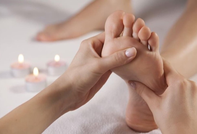 Отель Spa Piscine Le Petit Castel