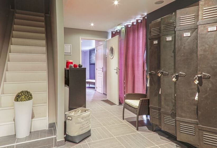 Отель Spa Piscine Le Petit Castel