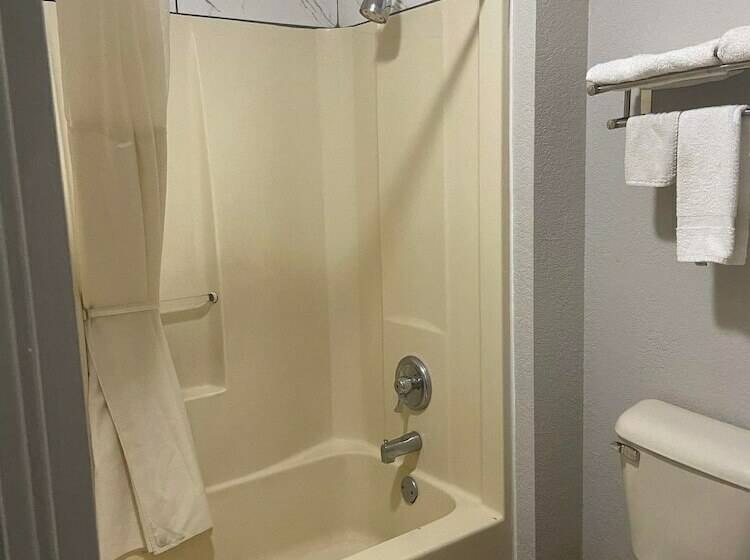 호텔 Speedway Inn & Suites