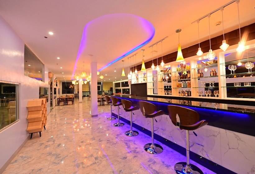 בית מלון כפרי T Shine Resort And Spa