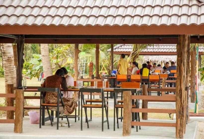 Отель The Pp. Beach Resort Thasala