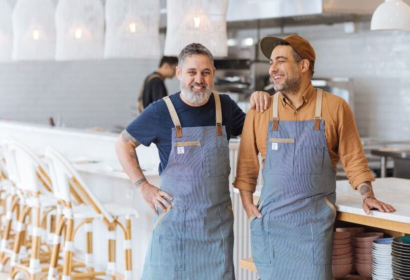 فندق The St Laurent Social Club & Guest Rooms