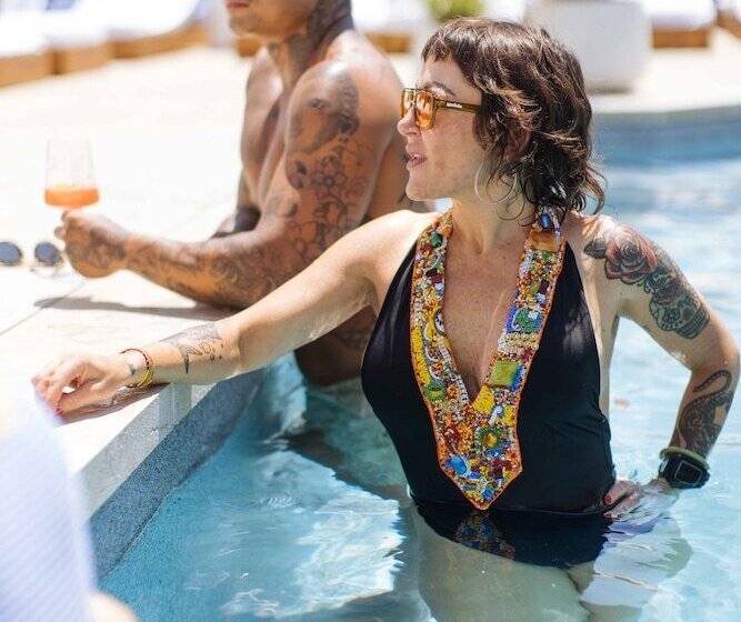 فندق The St Laurent Social Club & Guest Rooms