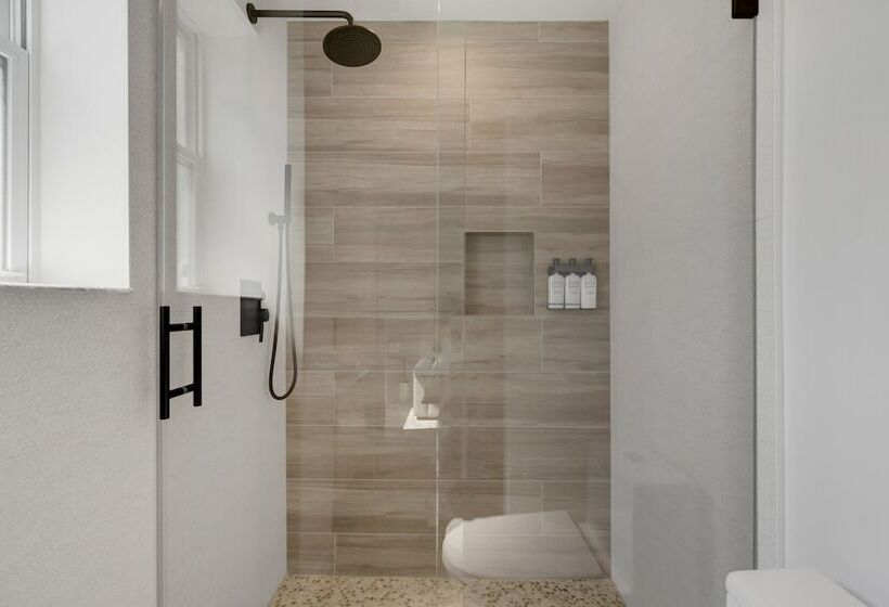 فندق The St Laurent Social Club & Guest Rooms