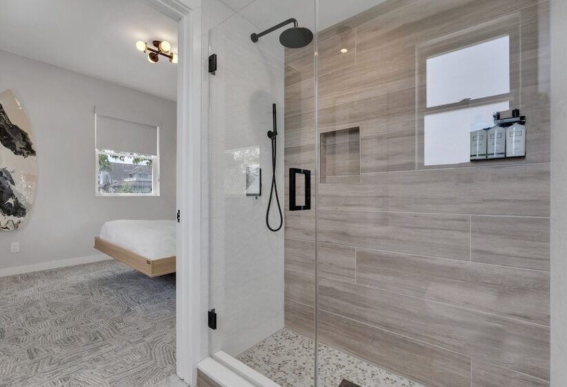 فندق The St Laurent Social Club & Guest Rooms