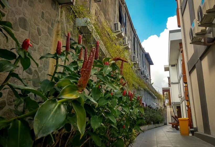 בית מלון כפרי The Tunjung Boutique Resort