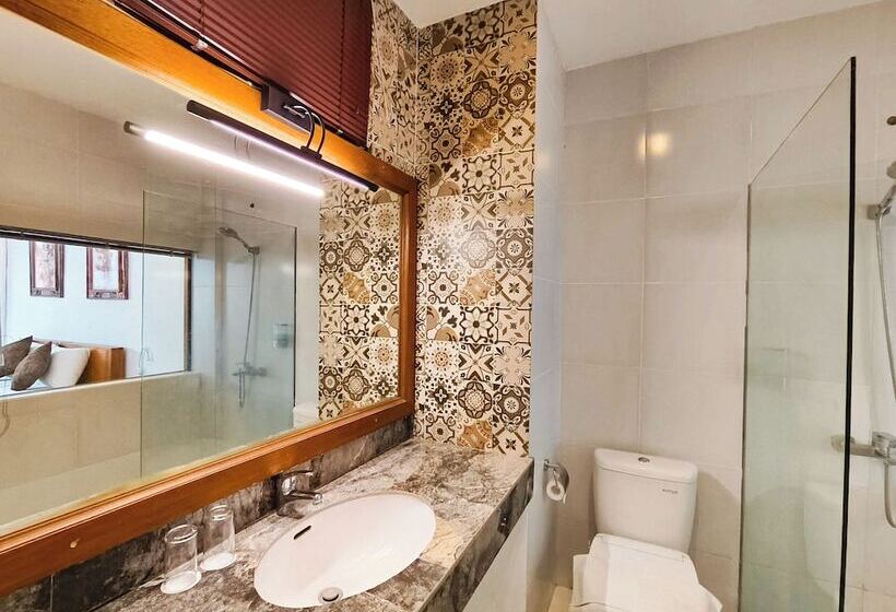 Отель The Tunjung Boutique Resort