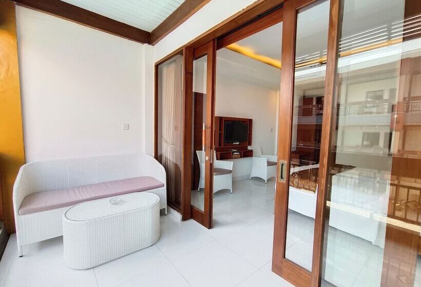 בית מלון כפרי The Tunjung Boutique Resort