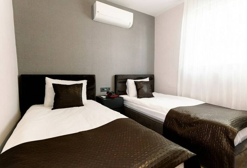 Tri̇o Hotel Airport