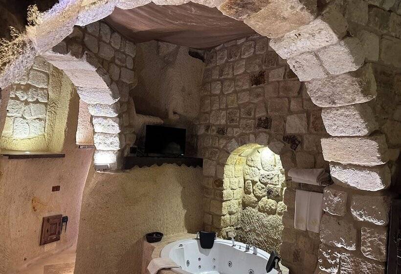 Отель Under Cave