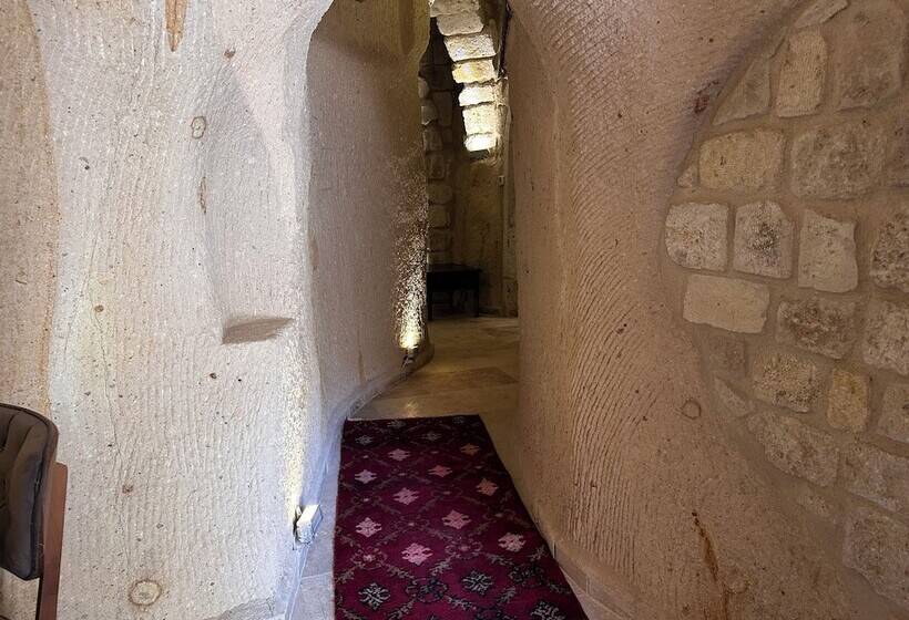 Отель Under Cave