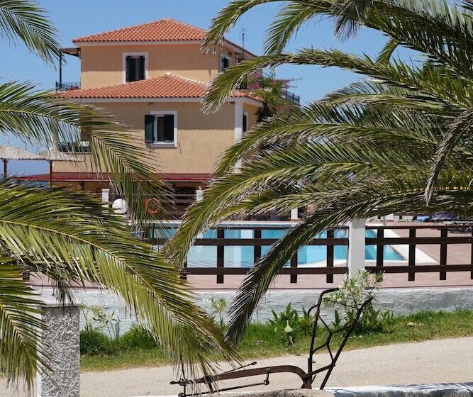 Отель Vitoratos Studios