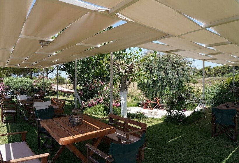 Отель Vitoratos Studios